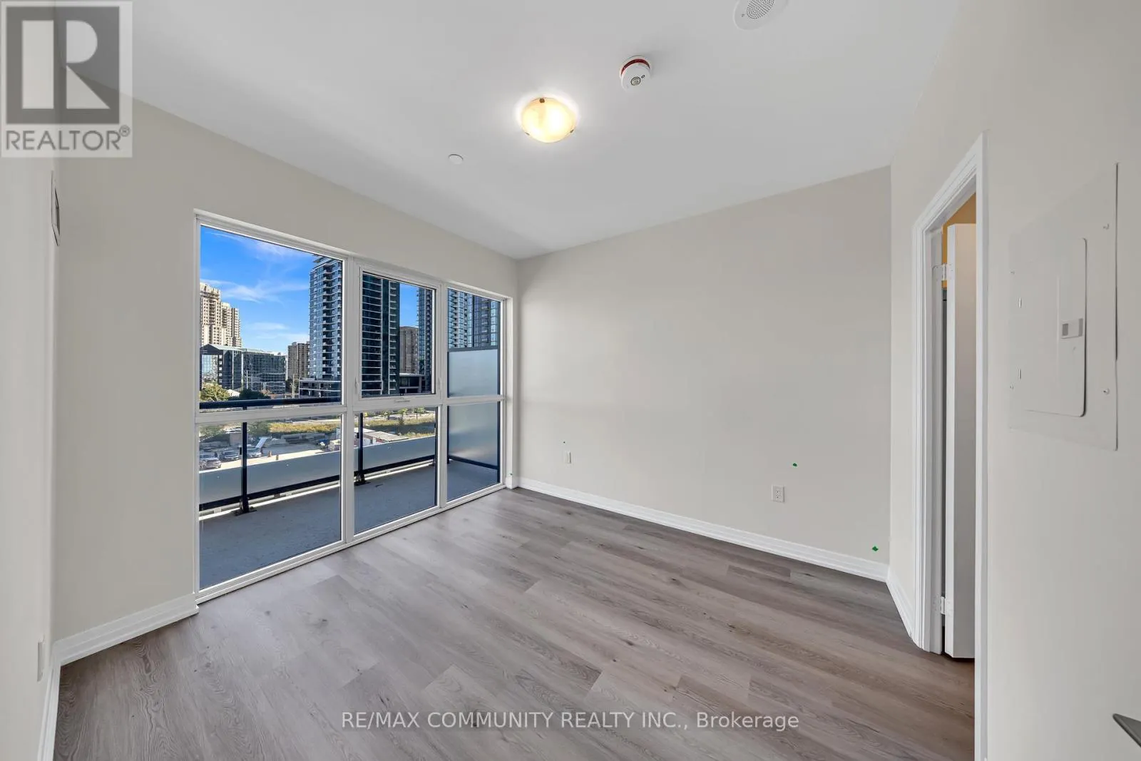 404 - 15 WATERGARDEN DRIVE W