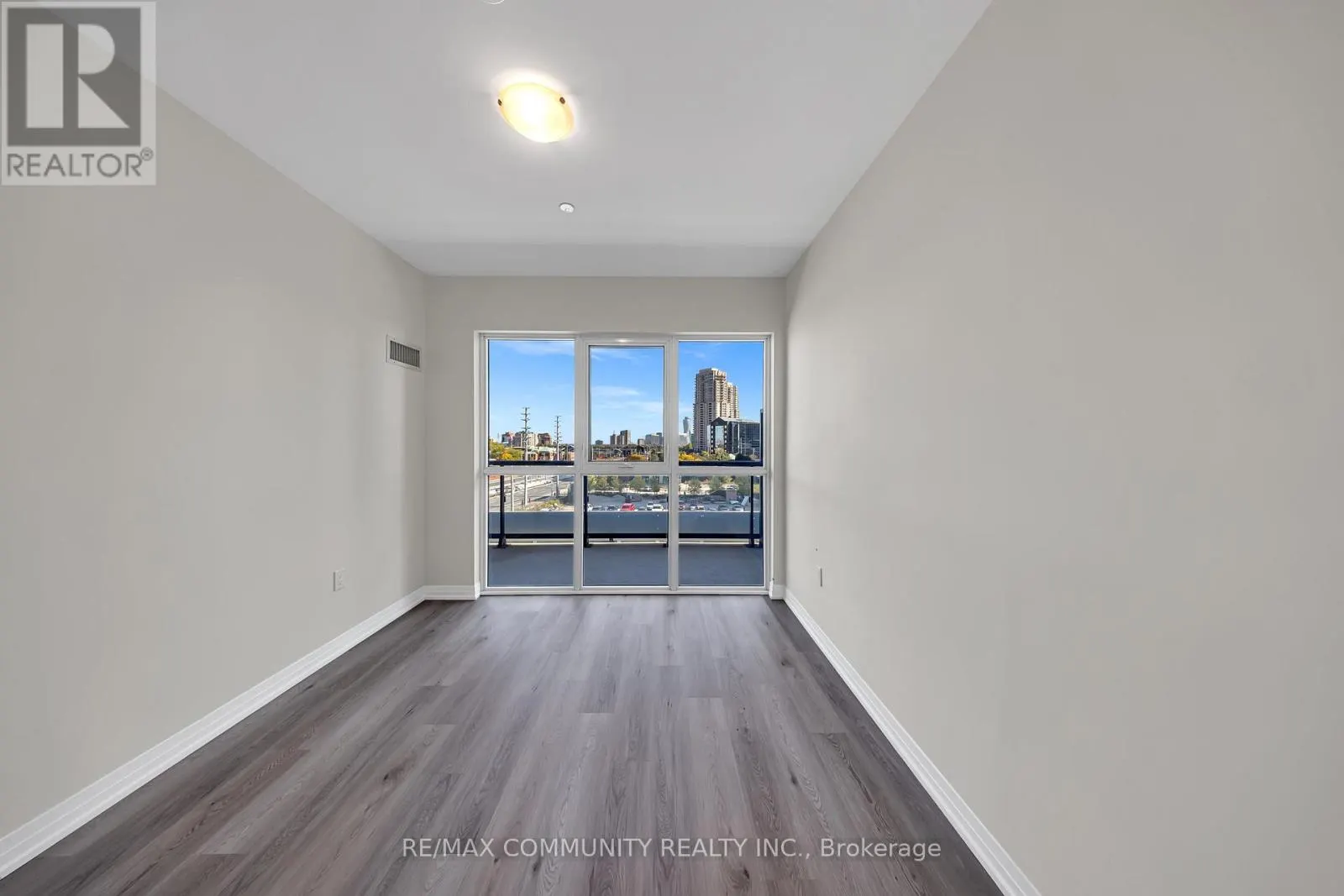 404 - 15 WATERGARDEN DRIVE W