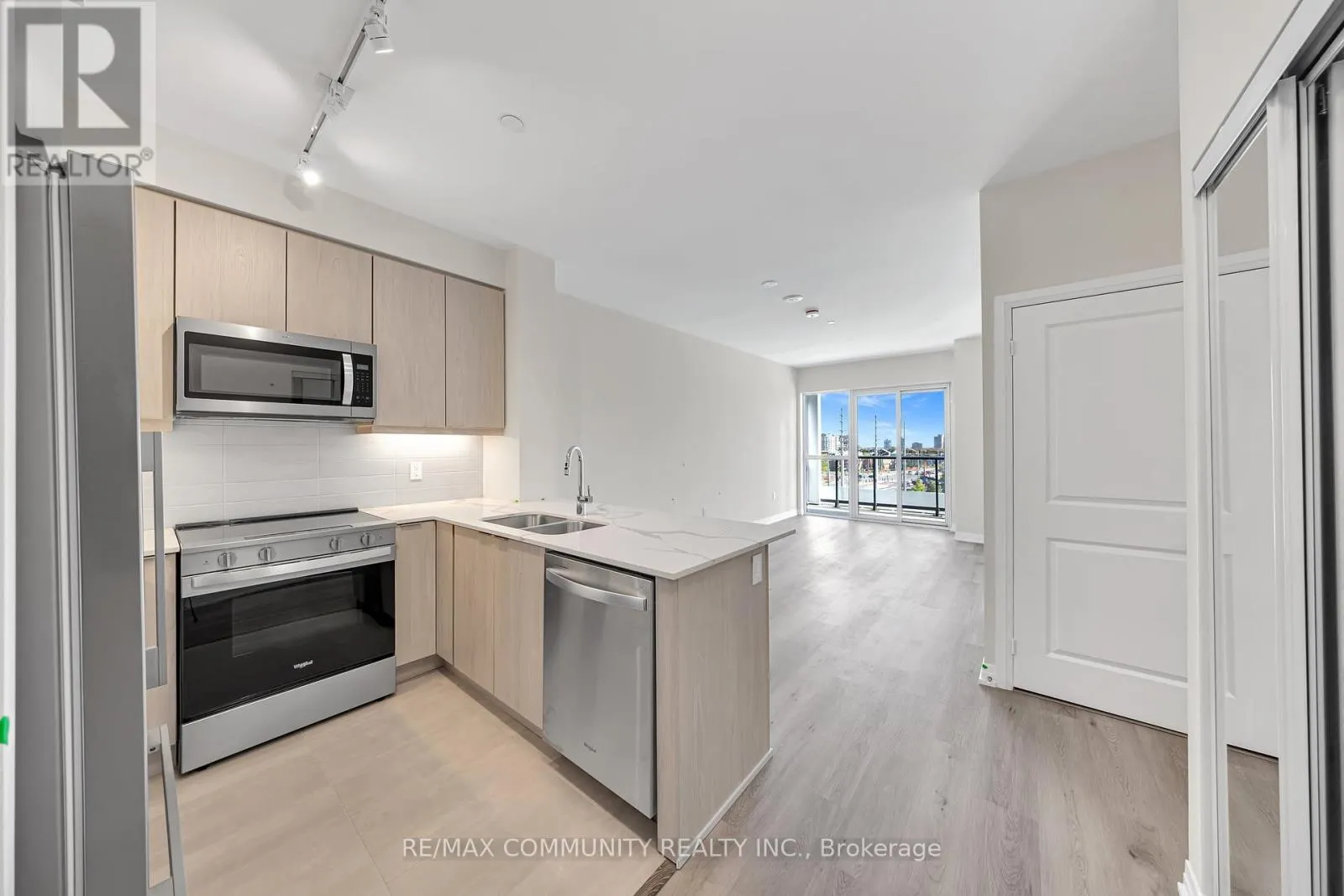 404 - 15 WATERGARDEN DRIVE W