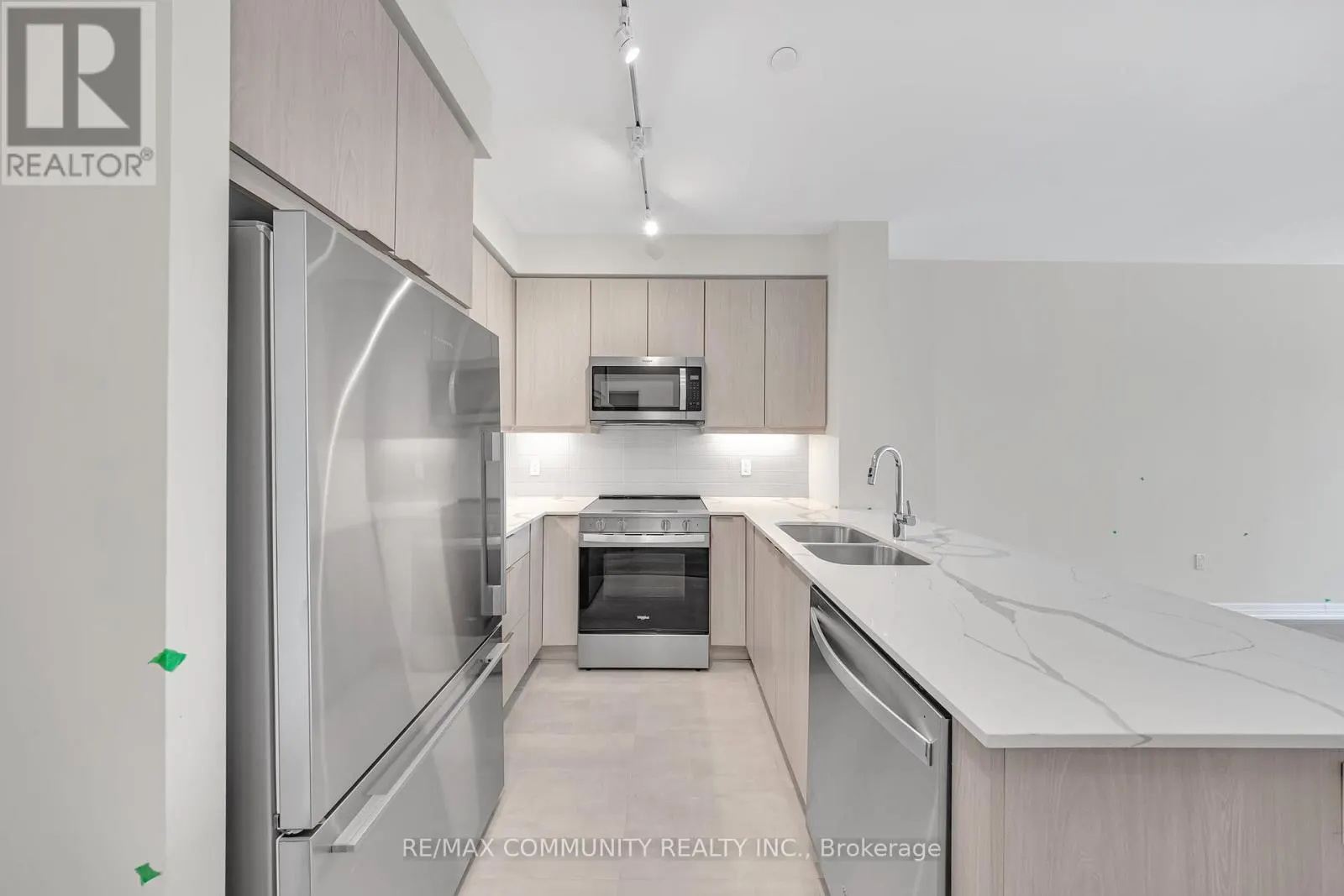 404 - 15 WATERGARDEN DRIVE W
