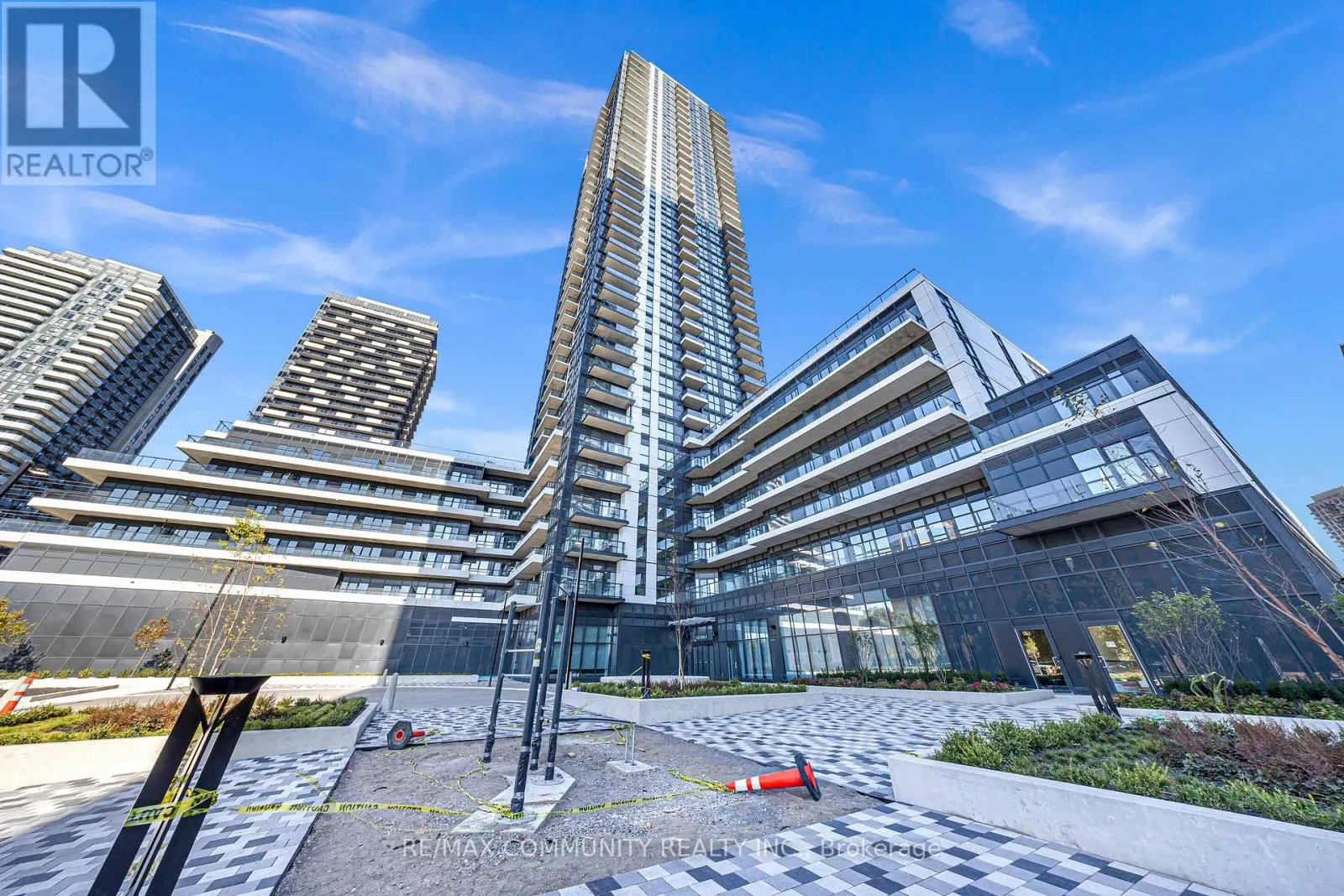 404 - 15 WATERGARDEN DRIVE W