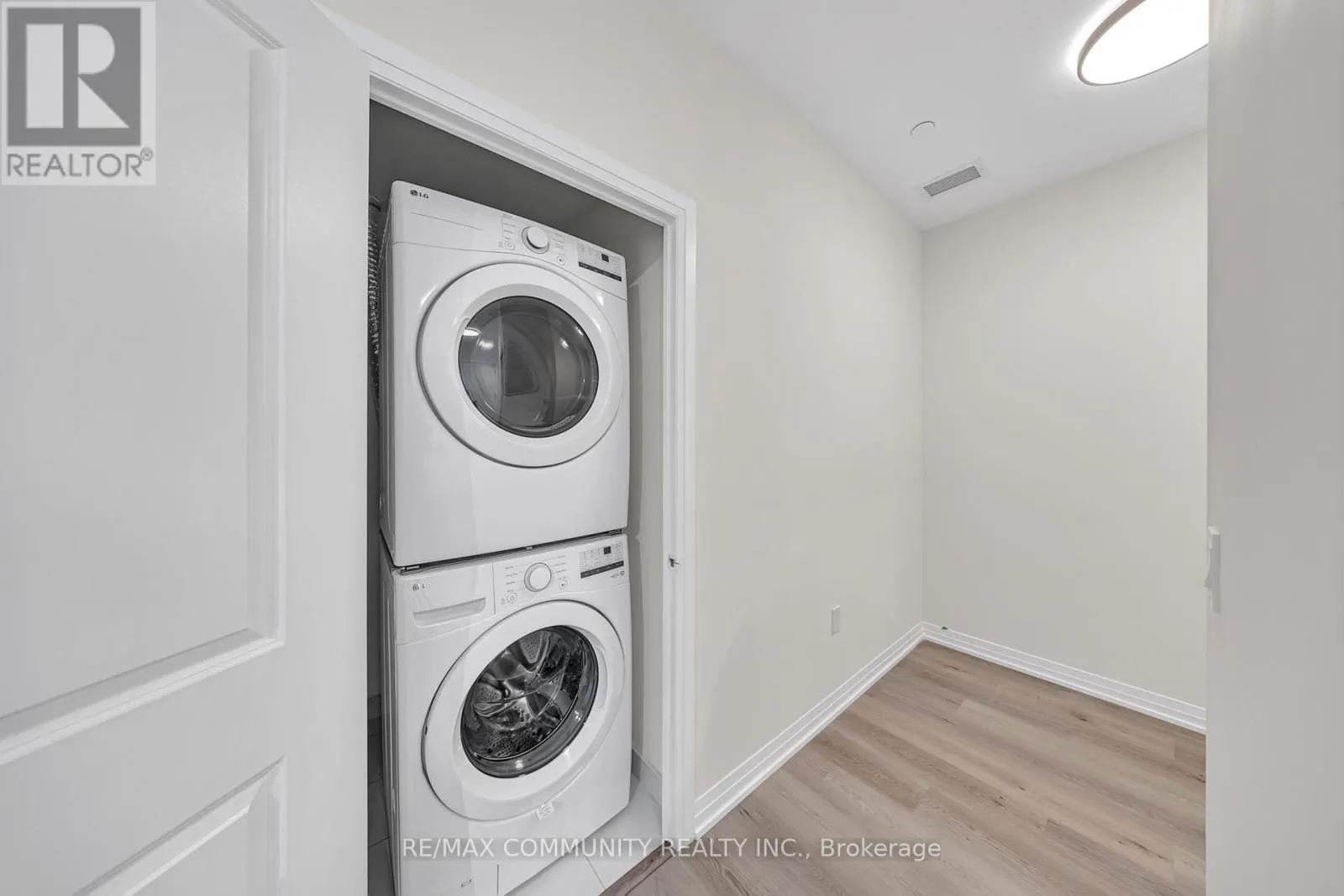 404 - 15 WATERGARDEN DRIVE W