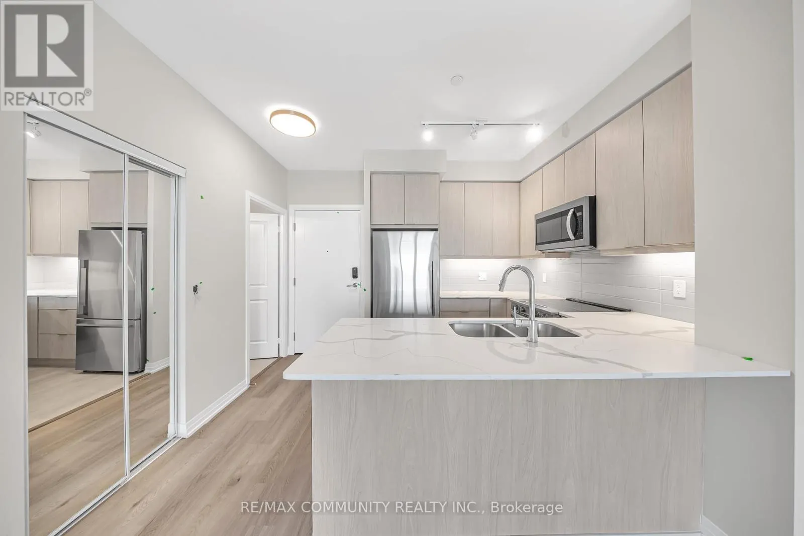 404 - 15 WATERGARDEN DRIVE W
