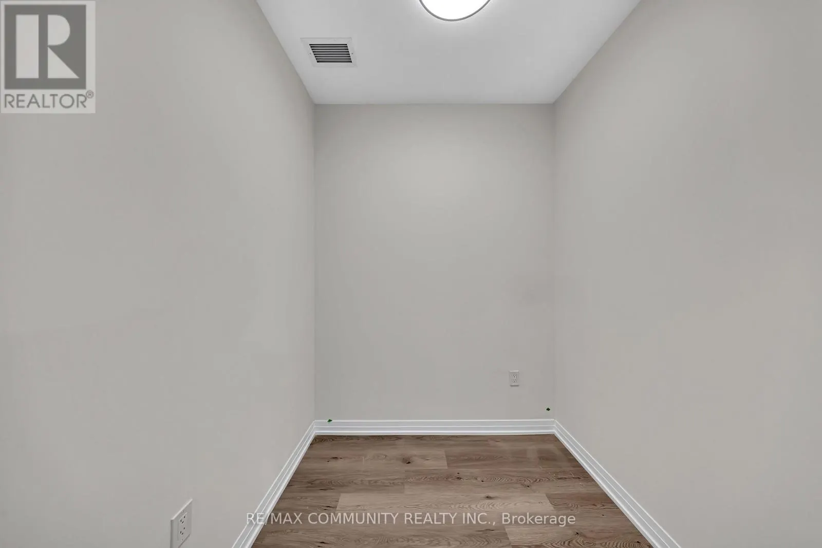 404 - 15 WATERGARDEN DRIVE W