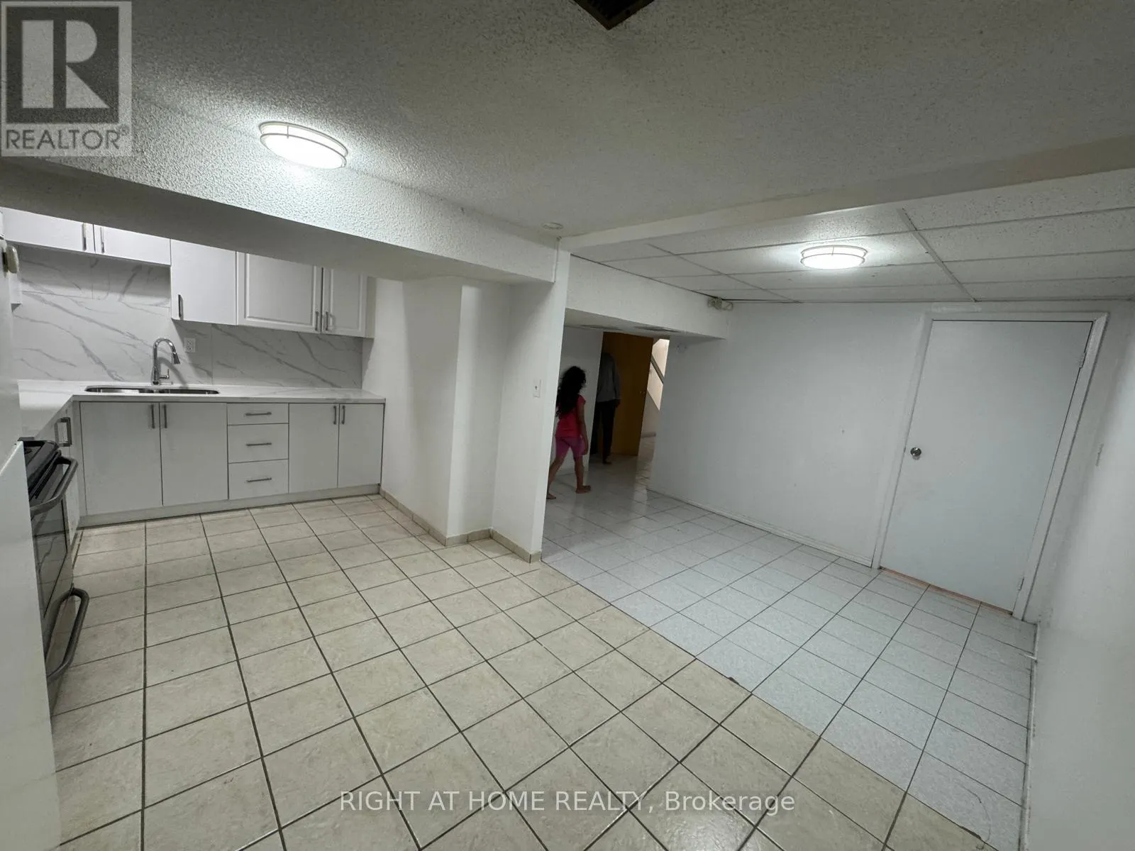 LOWER - 3265 AUBREY ROAD