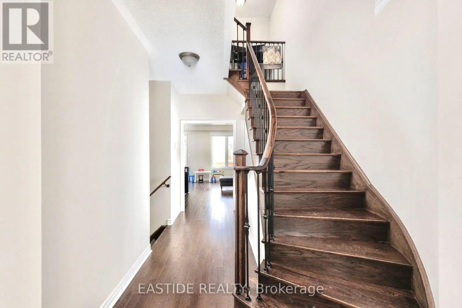 57 BENHURST CRESCENT