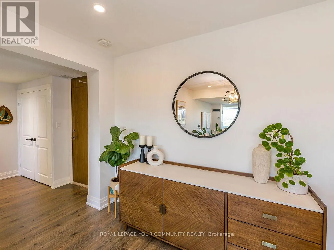 2012 - 270 SCARLETT ROAD