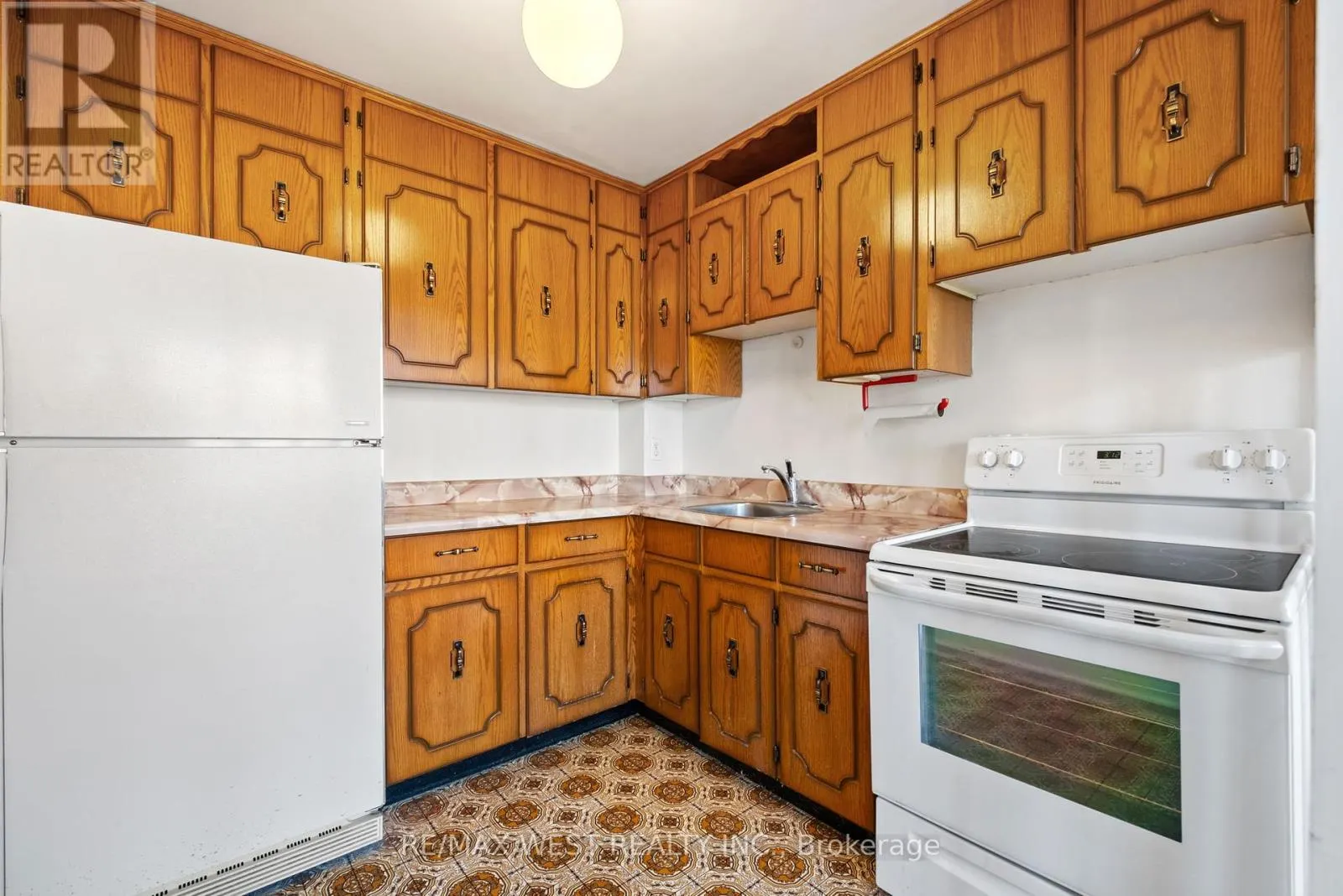 35 - 8 KINSDALE BOULEVARD