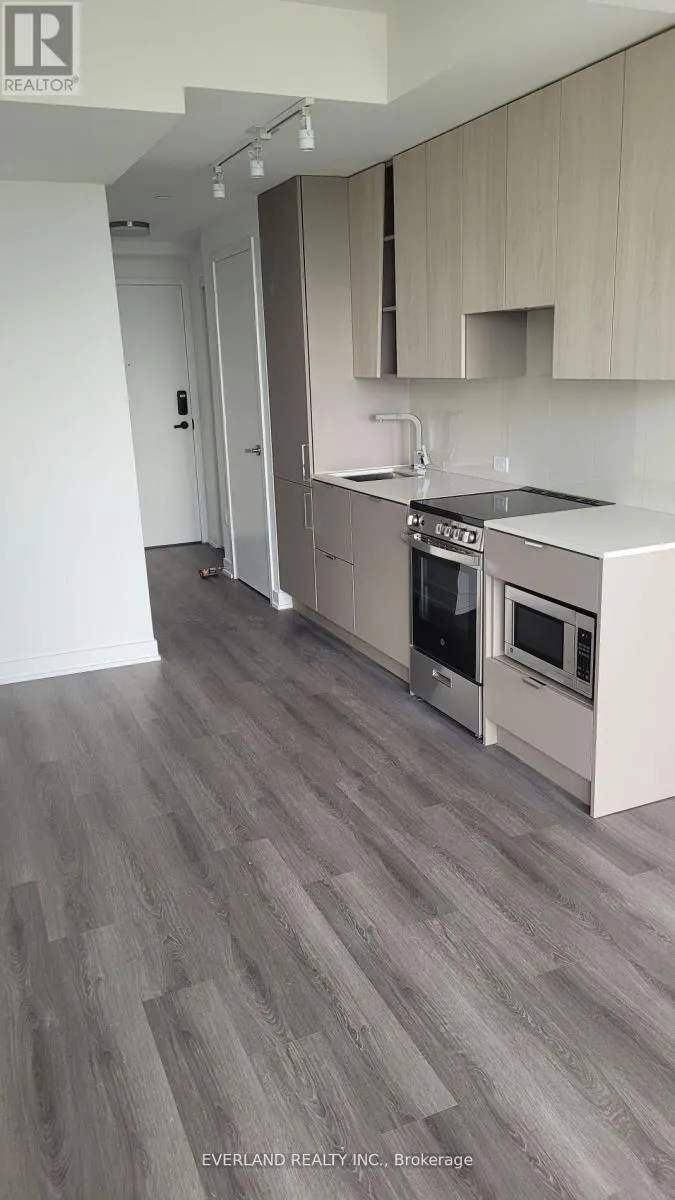 908 - 3883 QUARTZ ROAD