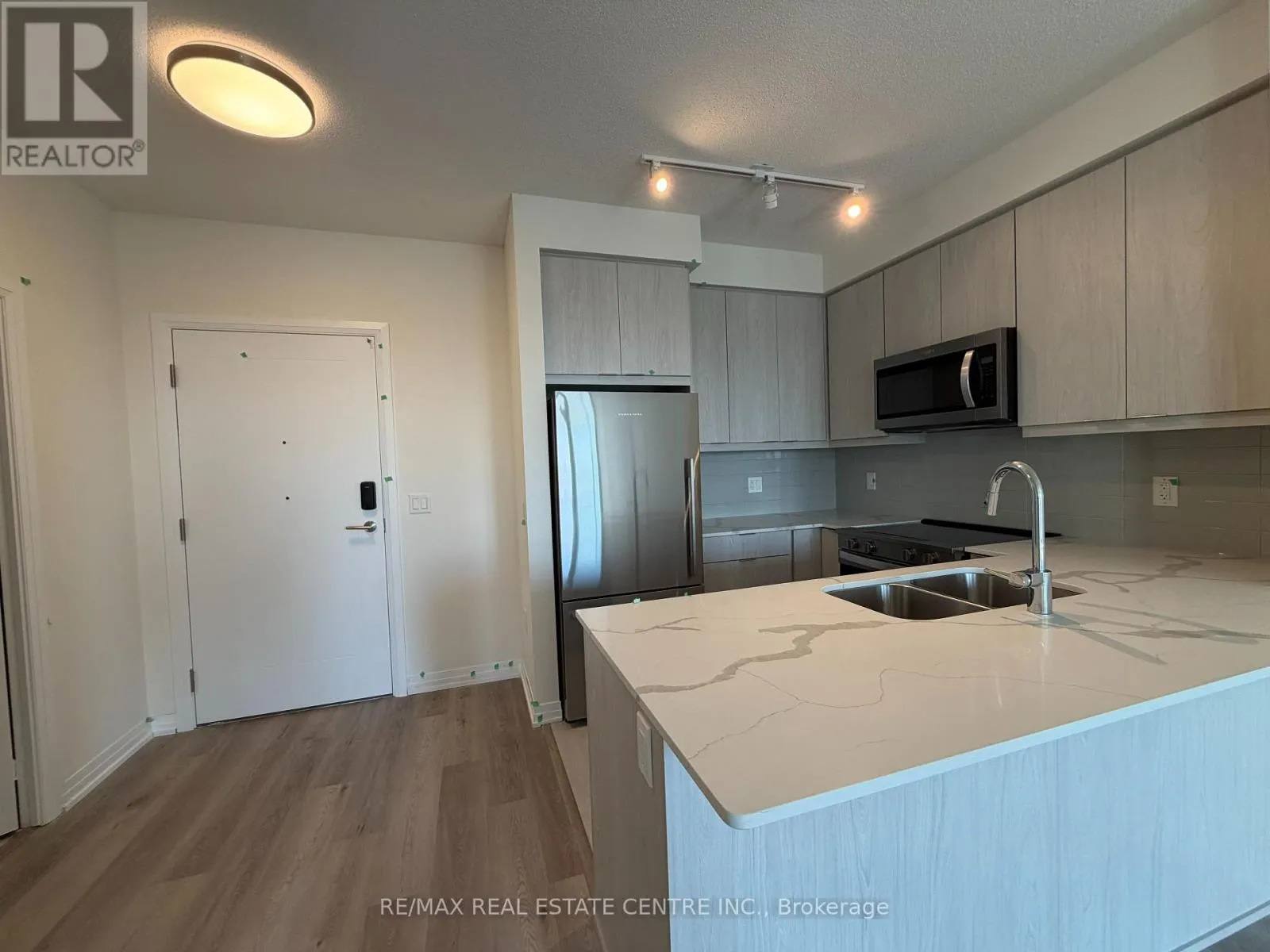 1008 - 15 WATERGARDEN DRIVE W