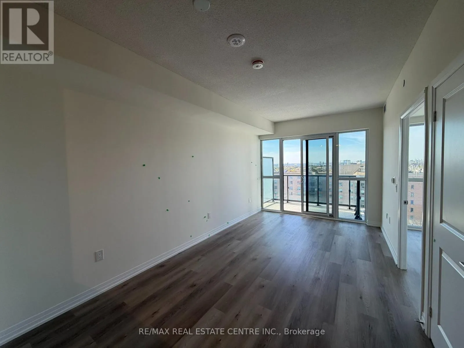 1008 - 15 WATERGARDEN DRIVE W