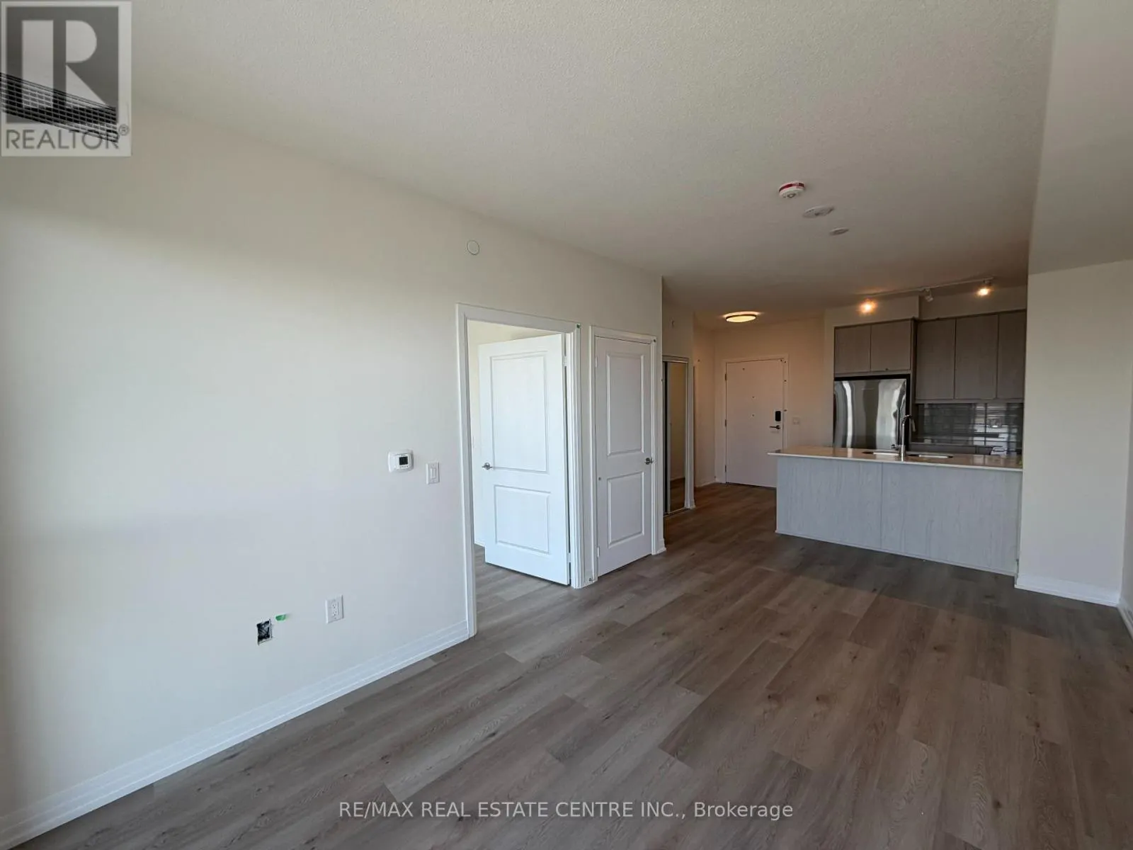 1008 - 15 WATERGARDEN DRIVE W