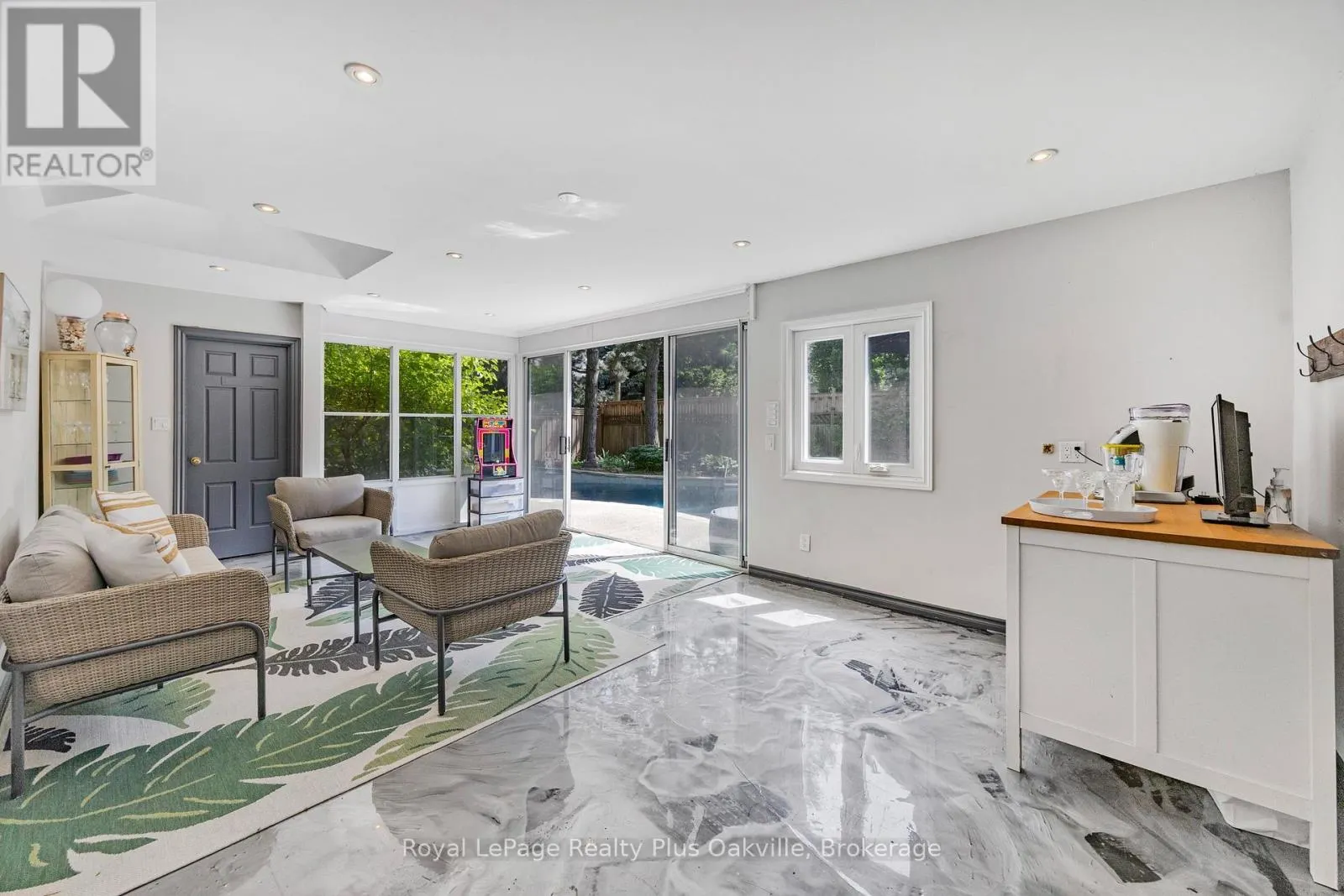 2386 REBECCA STREET