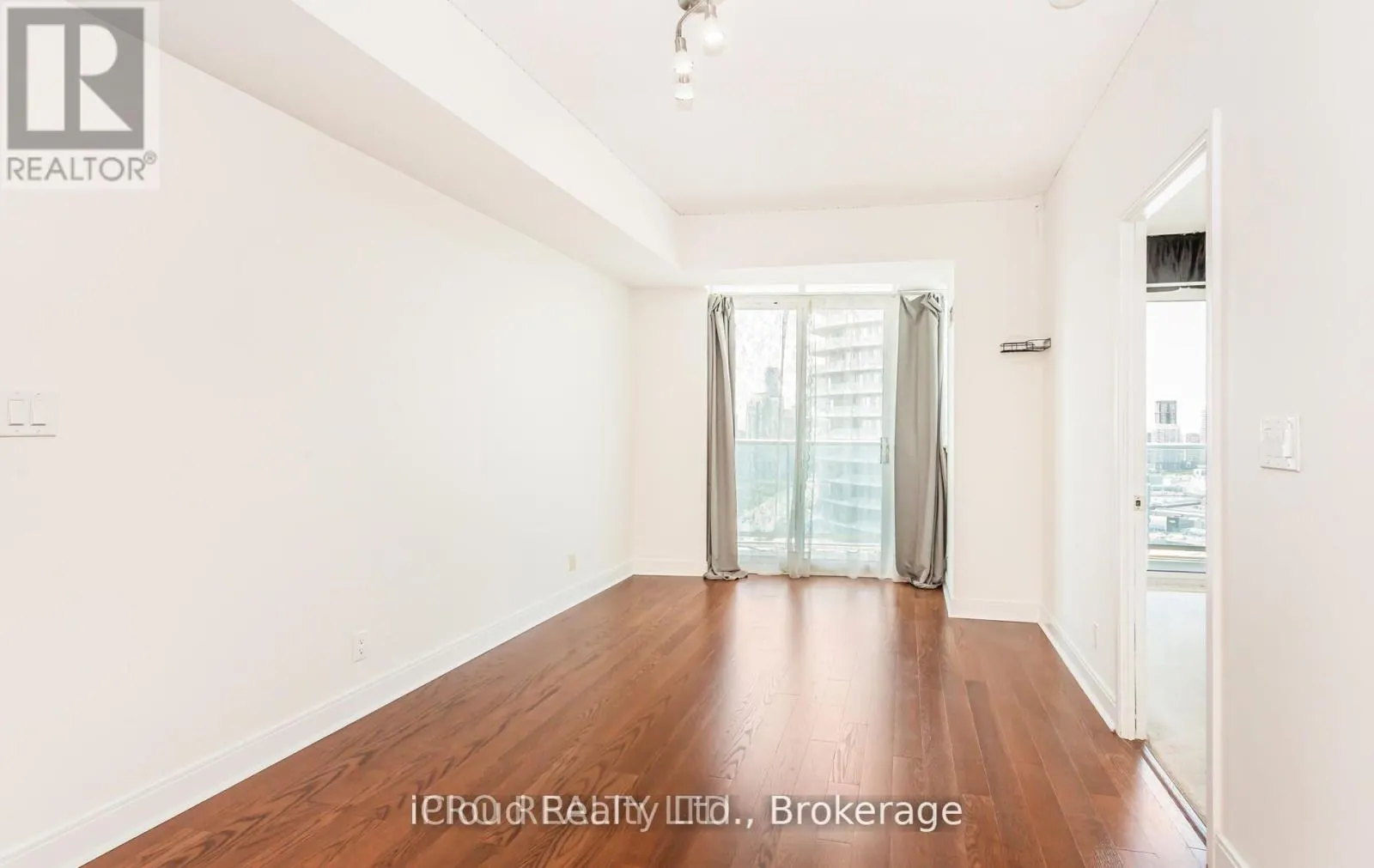 2807 - 80 ABSOLUTE AVENUE W