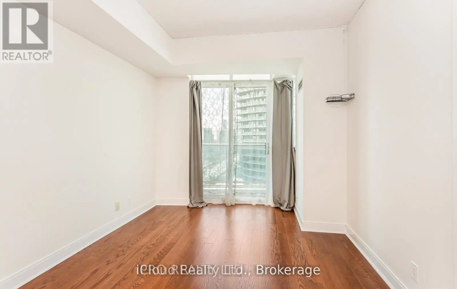 2807 - 80 ABSOLUTE AVENUE W