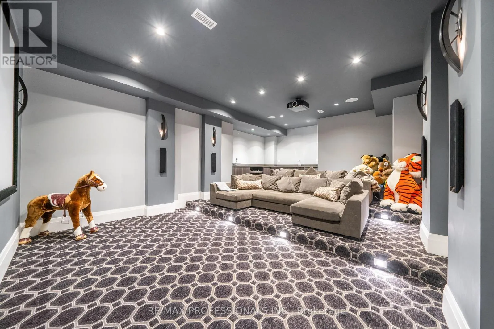 1285 MINAKI ROAD