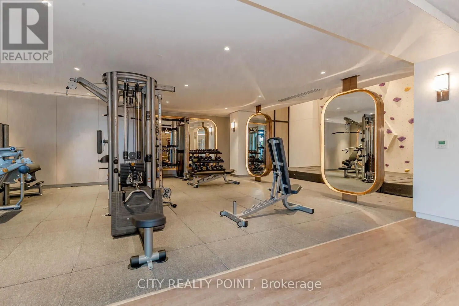 820 - 1100 SHEPPARD AVENUE W