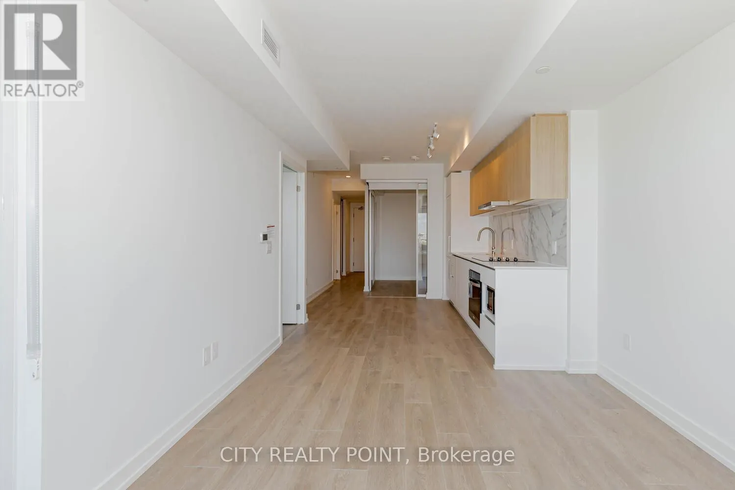 820 - 1100 SHEPPARD AVENUE W