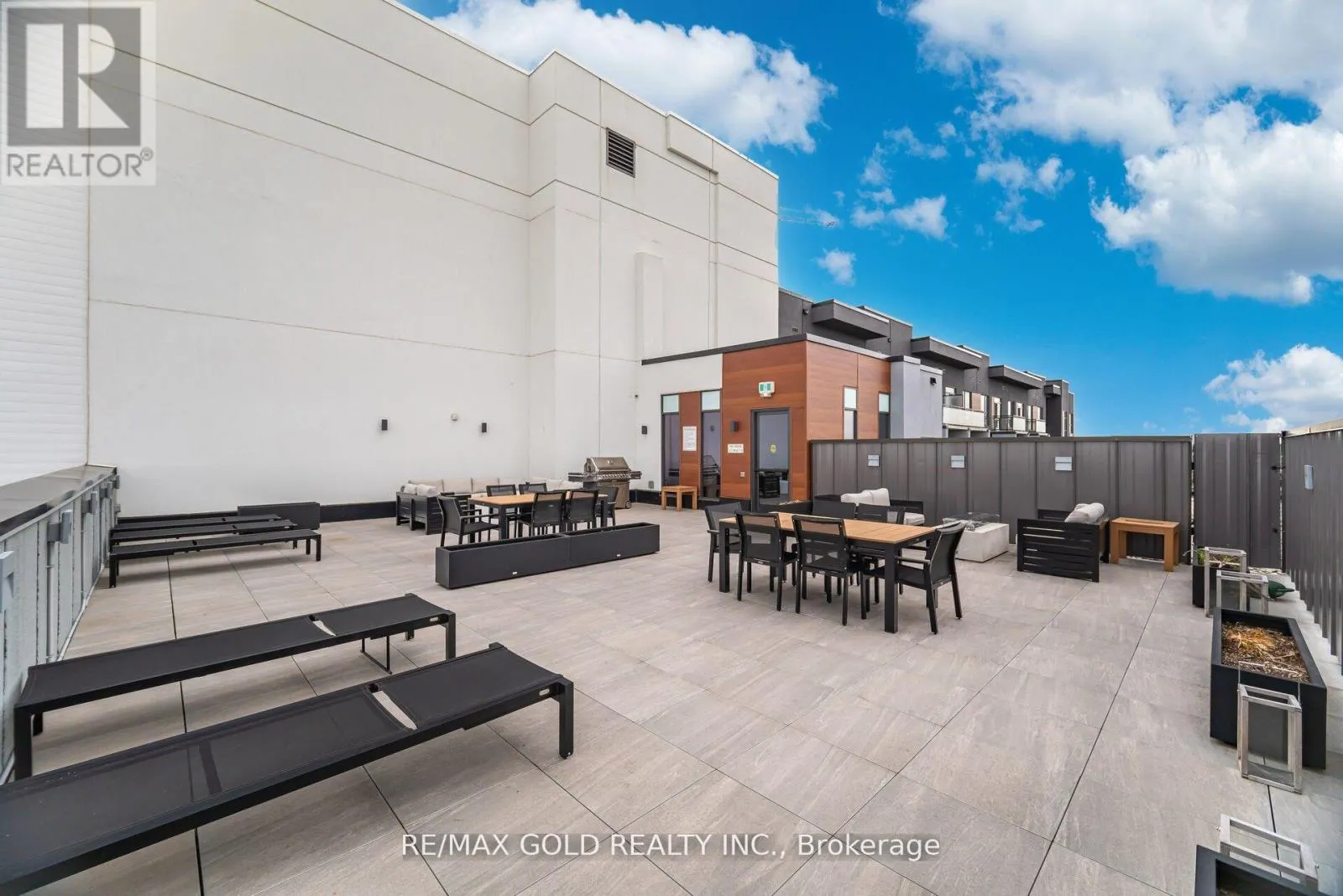 202 - 95 DUNDAS STREET