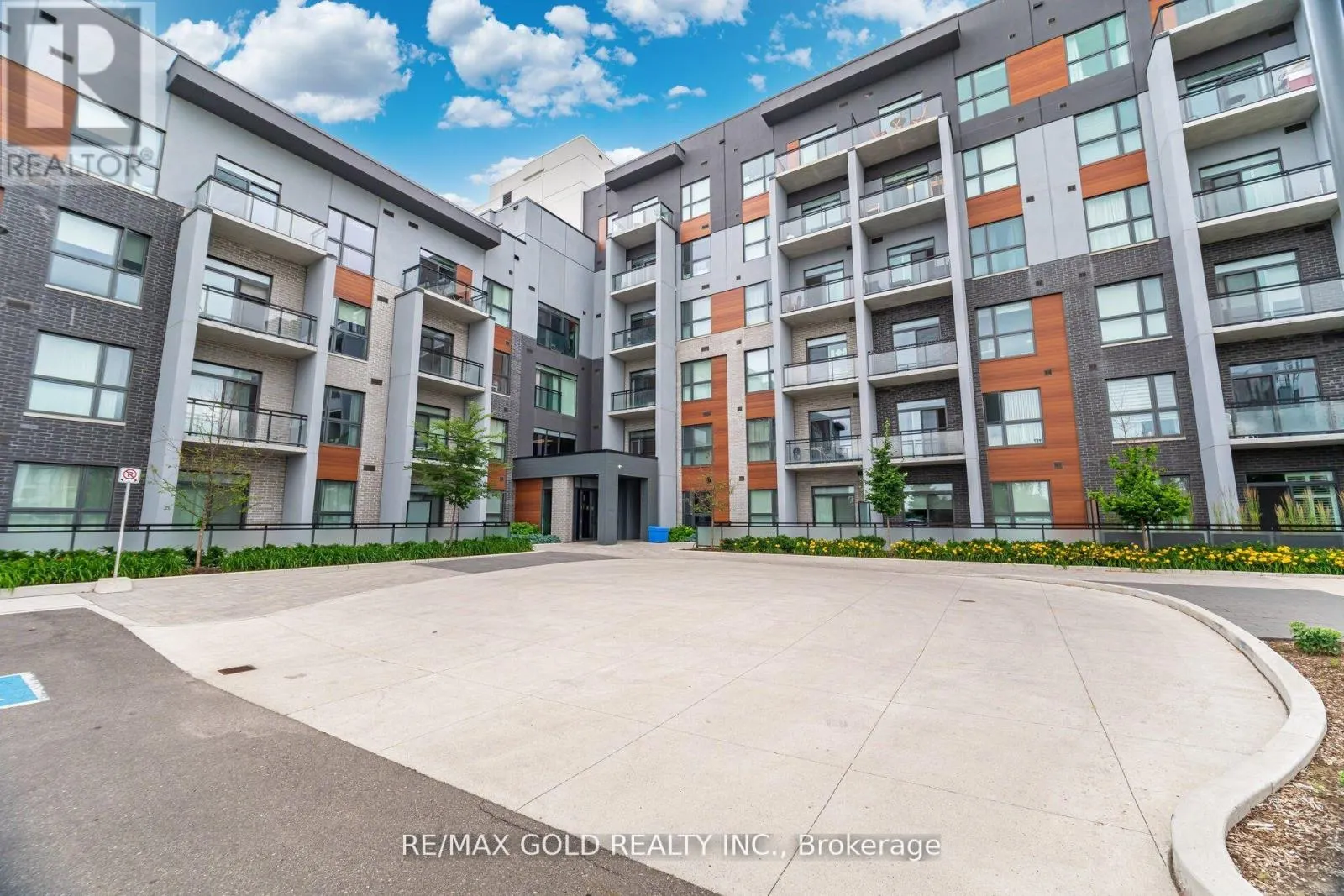 202 - 95 DUNDAS STREET