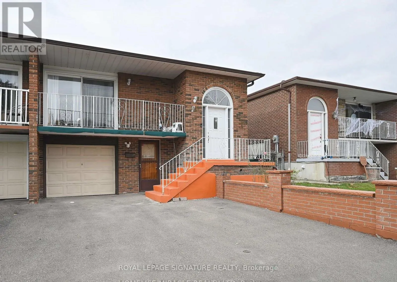 4 ROYAL SALISBURY WAY