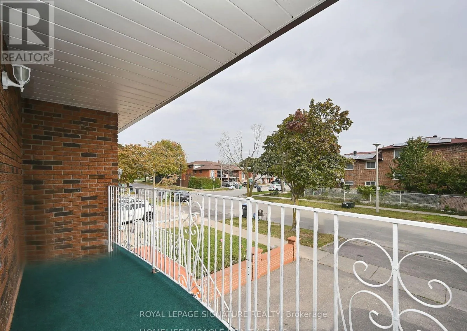 4 ROYAL SALISBURY WAY