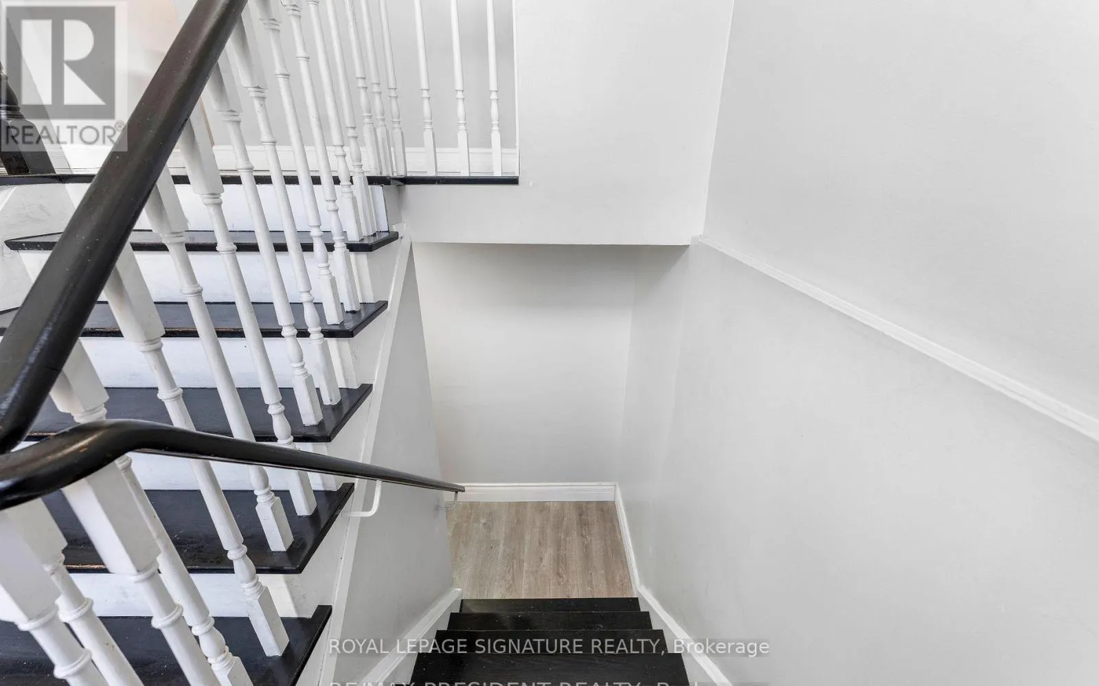 4 ROYAL SALISBURY WAY