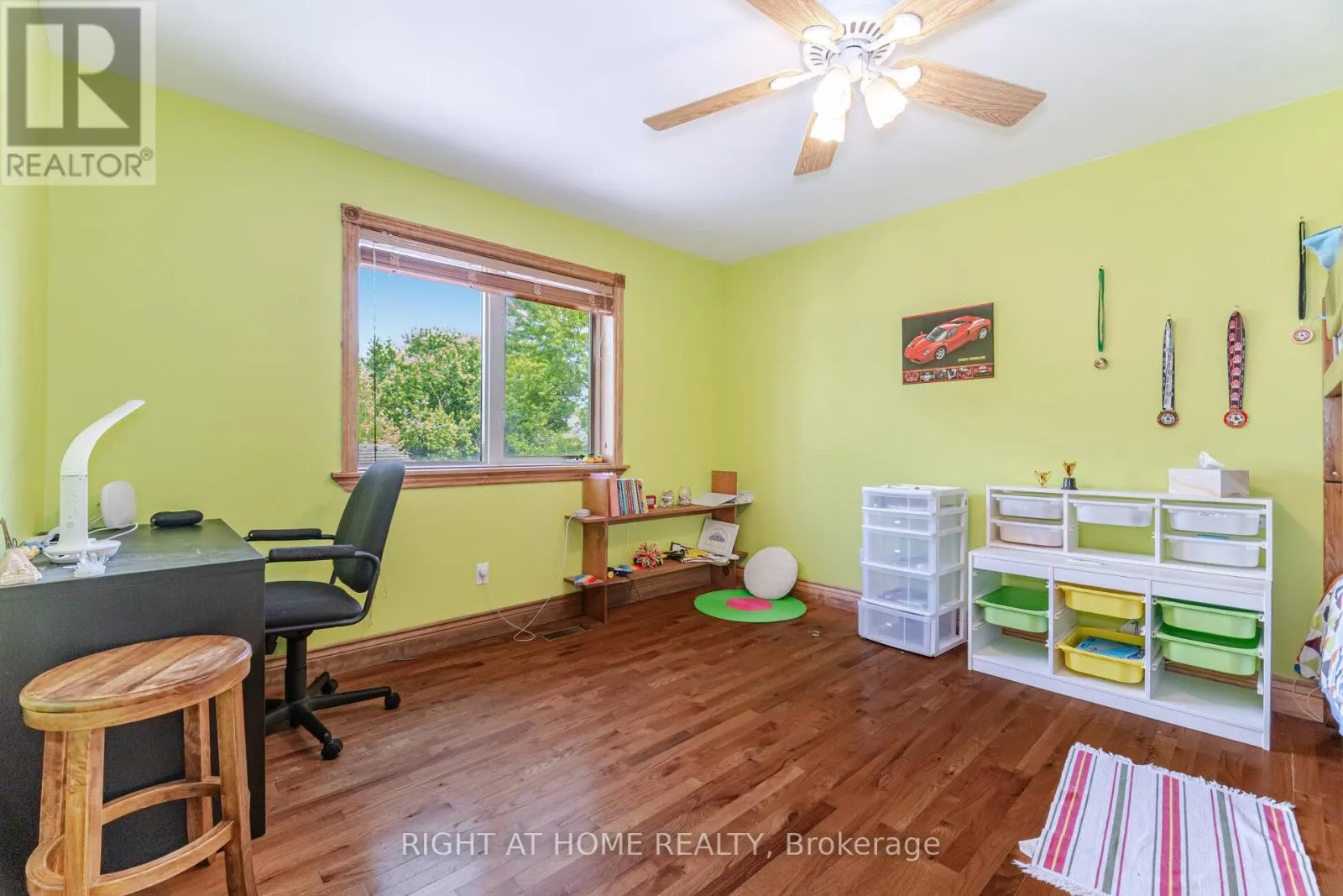 1241 LAKEBREEZE DRIVE