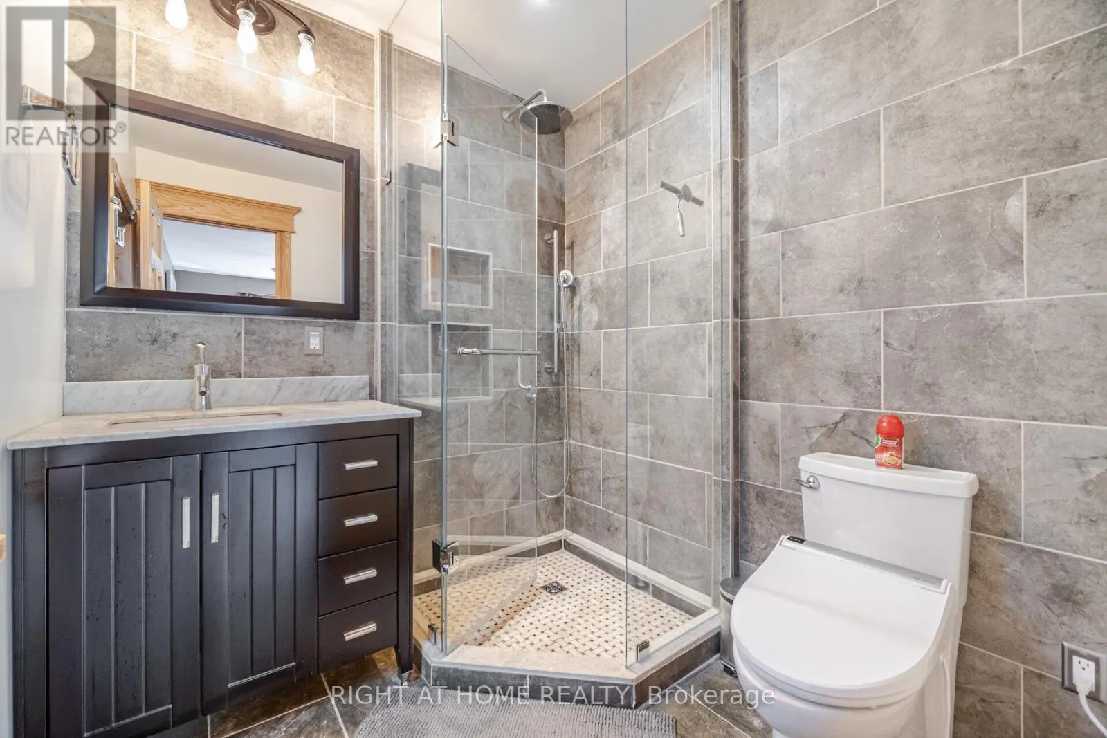 1241 LAKEBREEZE DRIVE
