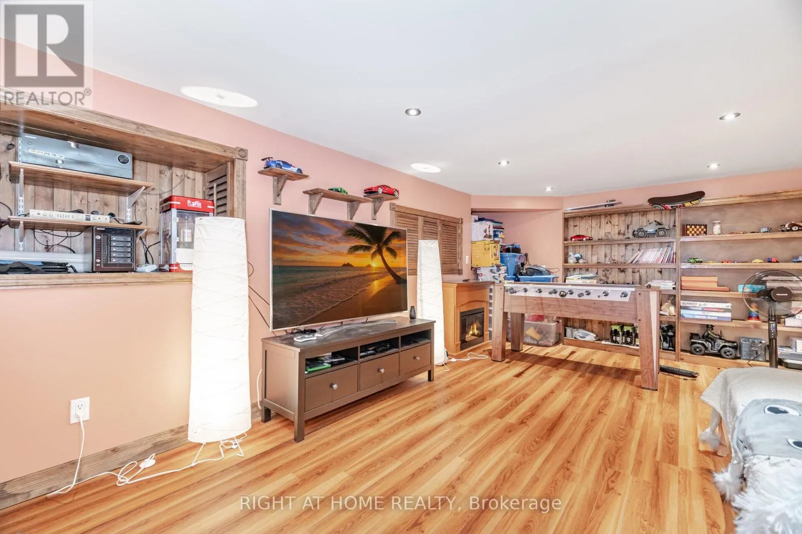 1241 LAKEBREEZE DRIVE