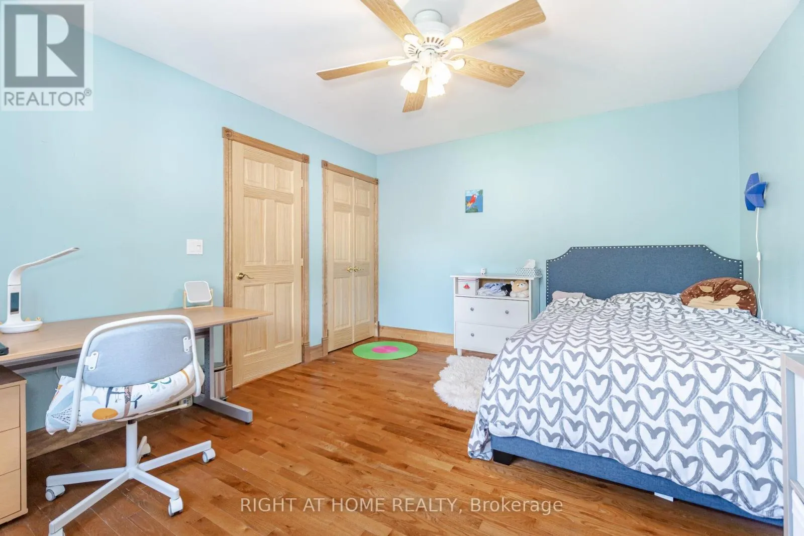 1241 LAKEBREEZE DRIVE