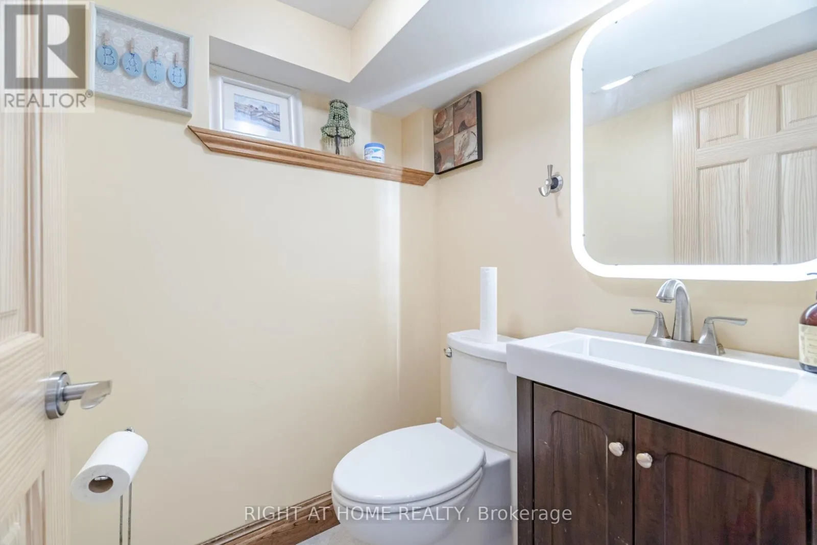 1241 LAKEBREEZE DRIVE