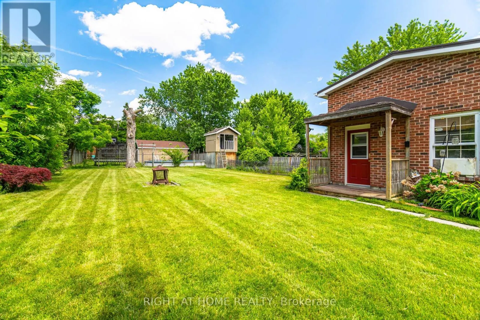 1241 LAKEBREEZE DRIVE