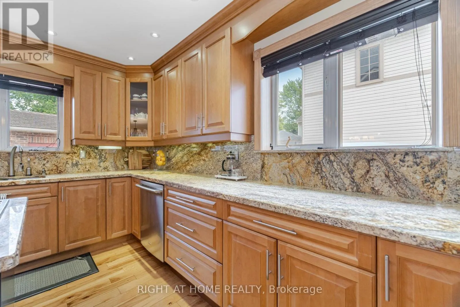 1241 LAKEBREEZE DRIVE
