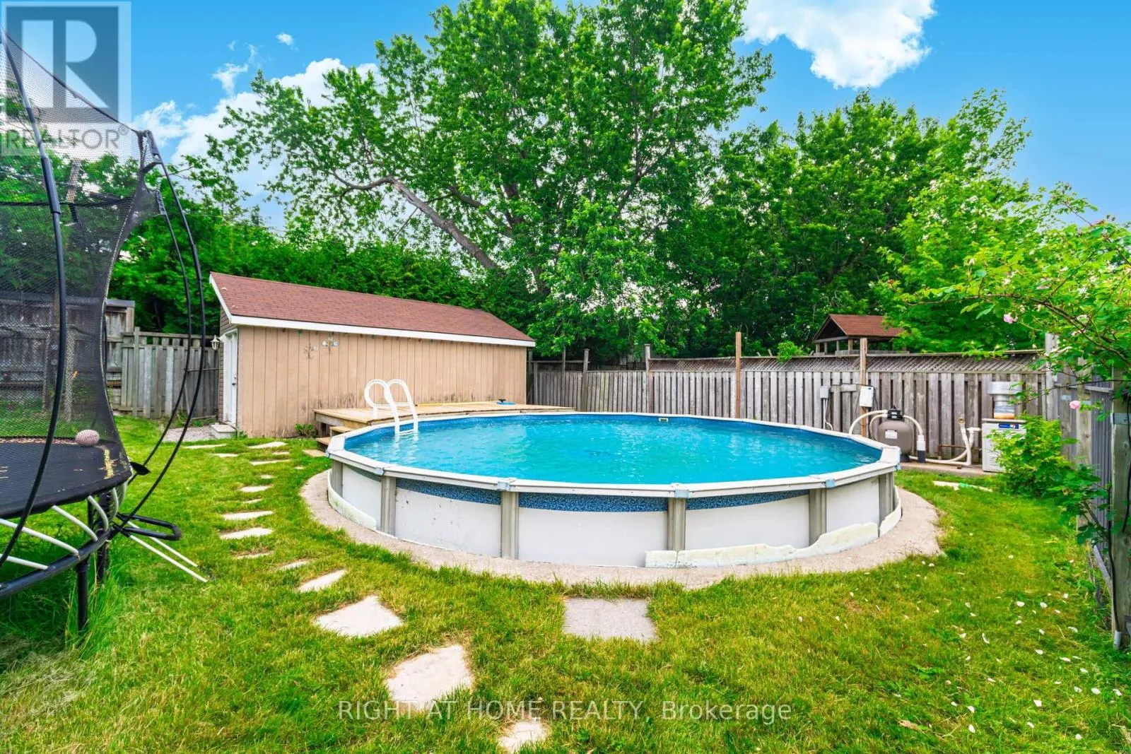 1241 LAKEBREEZE DRIVE