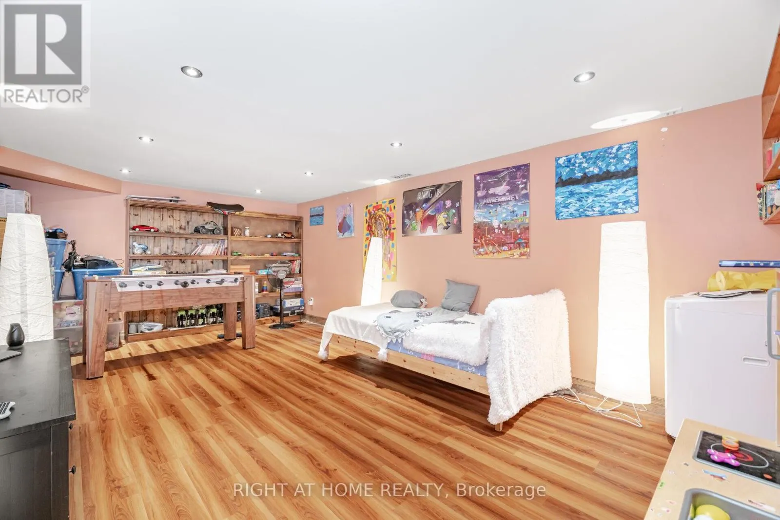 1241 LAKEBREEZE DRIVE