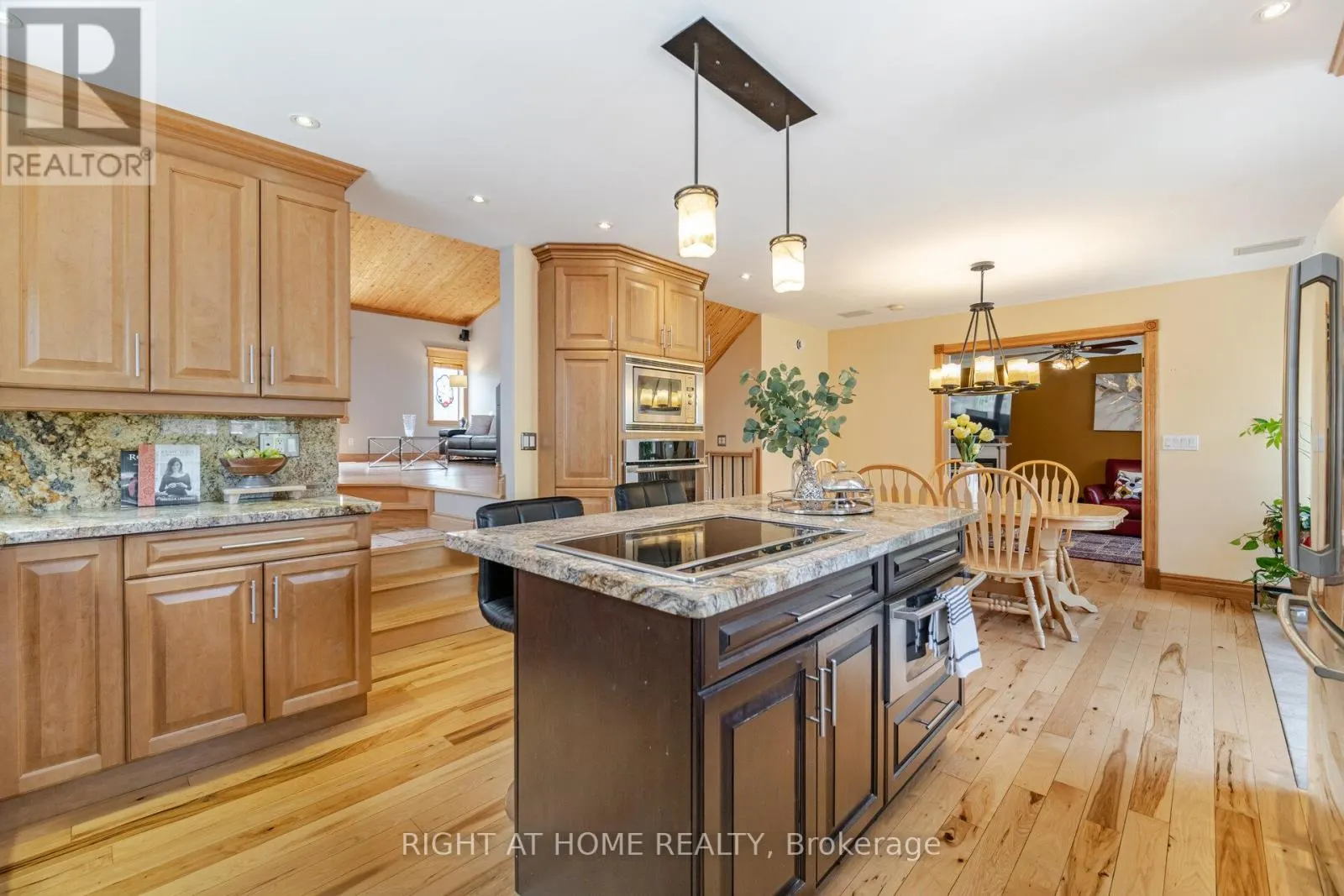 1241 LAKEBREEZE DRIVE