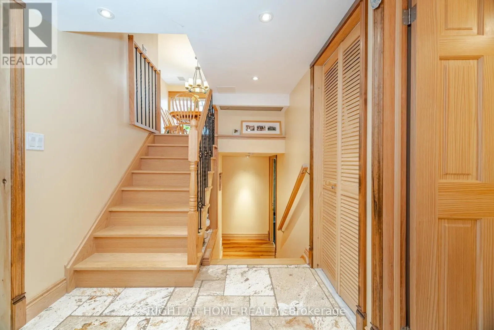 1241 LAKEBREEZE DRIVE