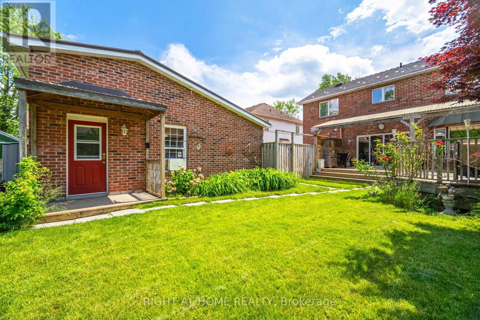 1241 LAKEBREEZE DRIVE