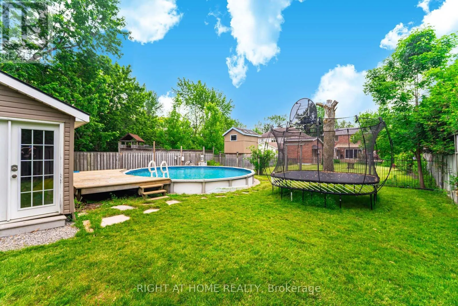 1241 LAKEBREEZE DRIVE