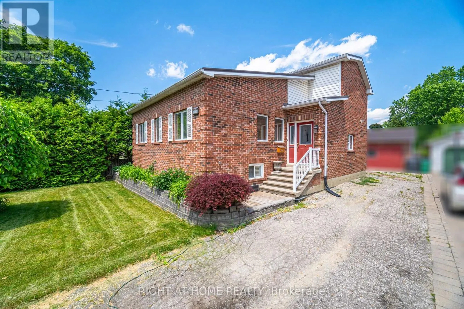1241 LAKEBREEZE DRIVE