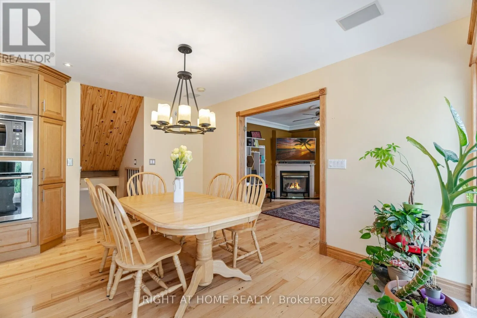 1241 LAKEBREEZE DRIVE