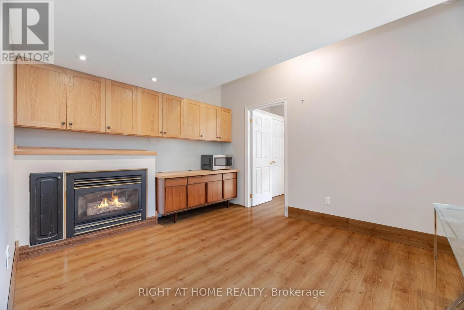 1241 LAKEBREEZE DRIVE