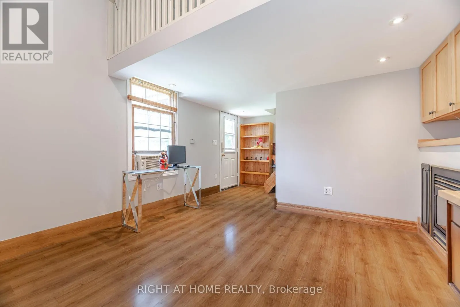 1241 LAKEBREEZE DRIVE