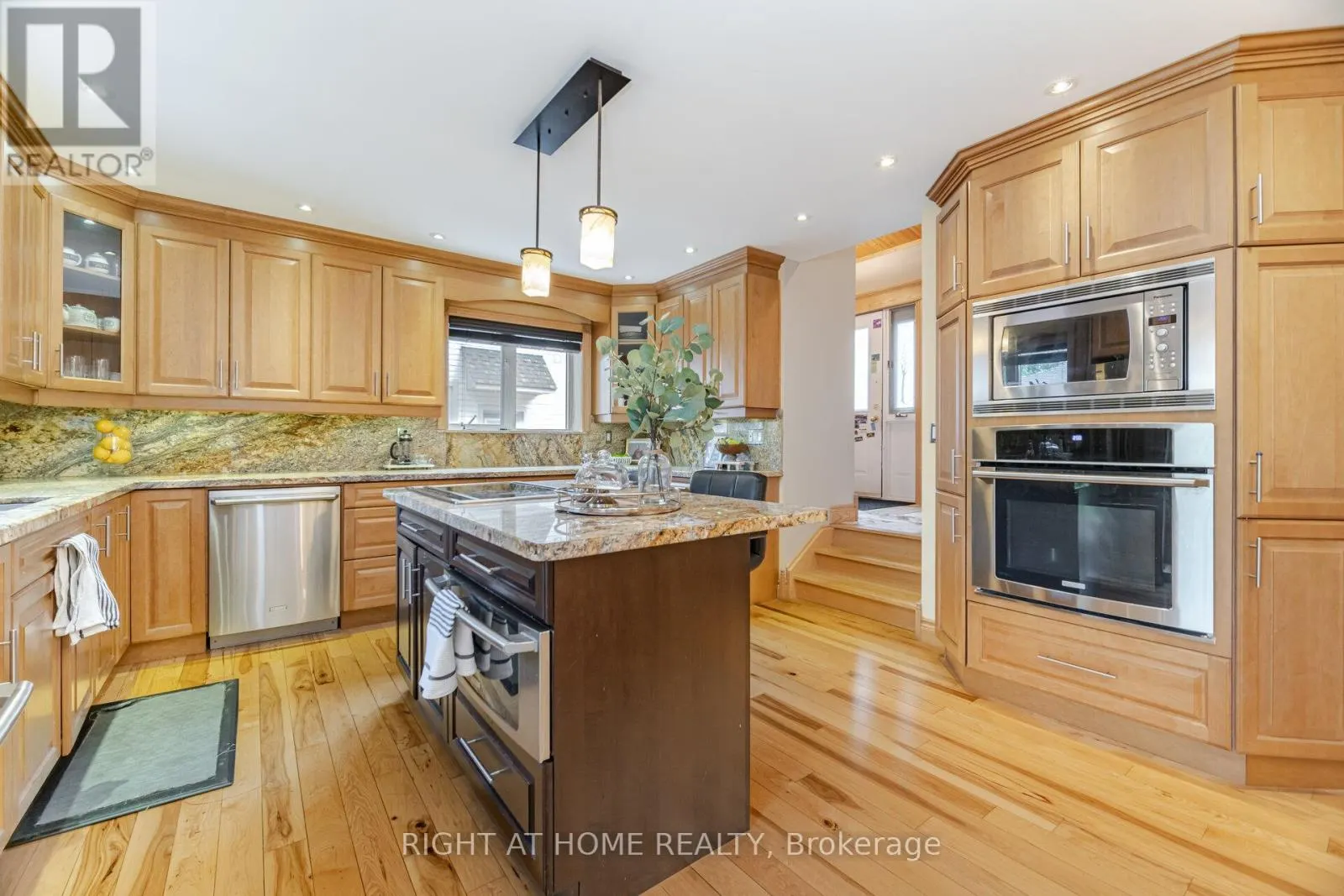 1241 LAKEBREEZE DRIVE