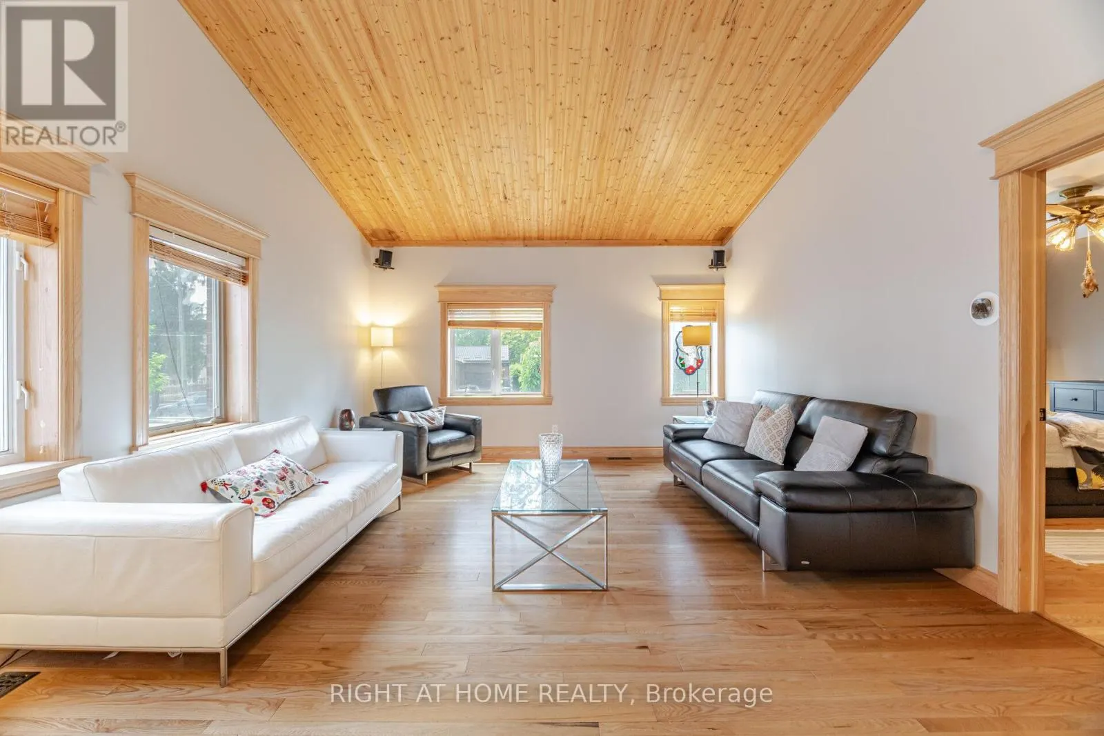 1241 LAKEBREEZE DRIVE