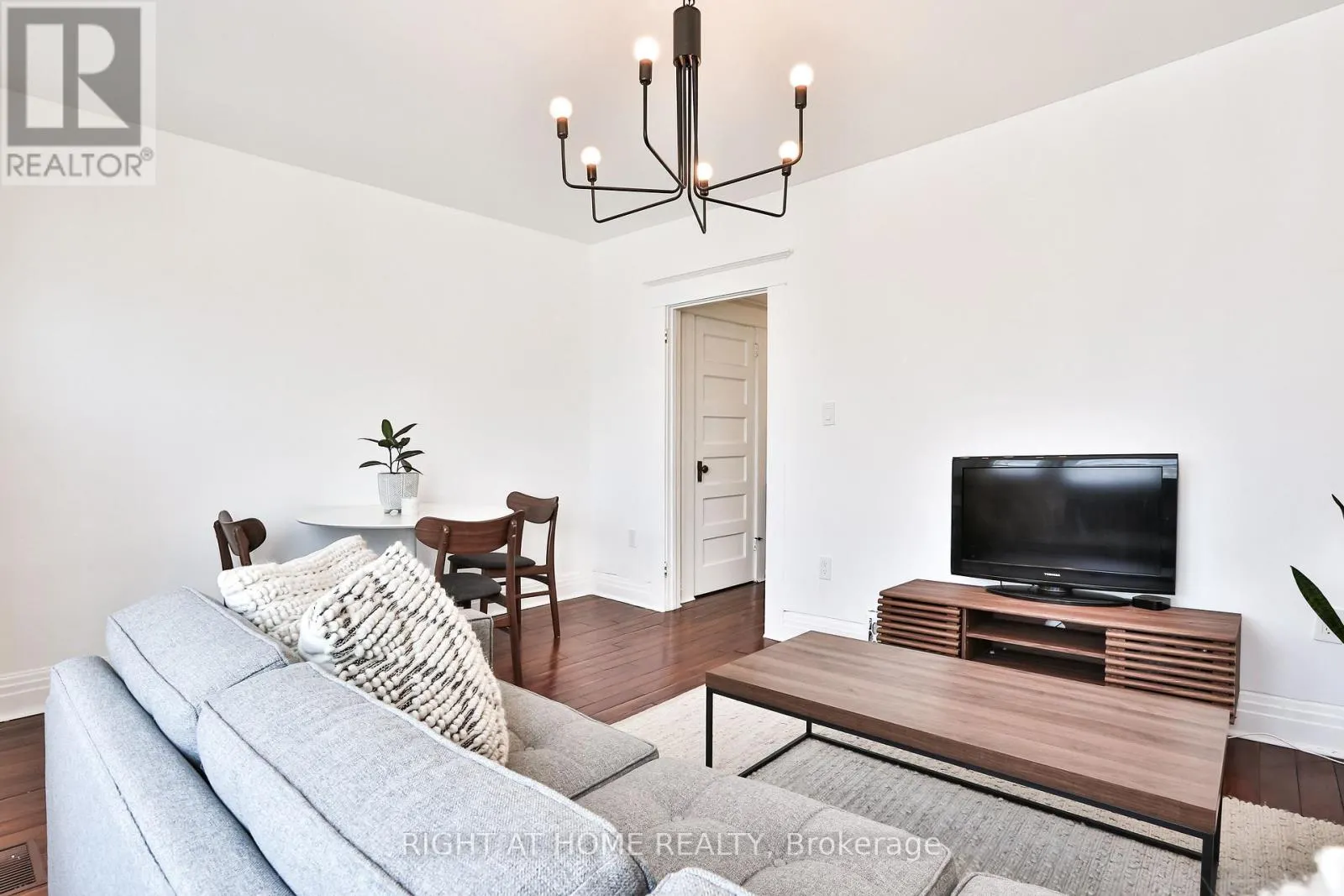 2 - 1365 LANSDOWNE AVENUE