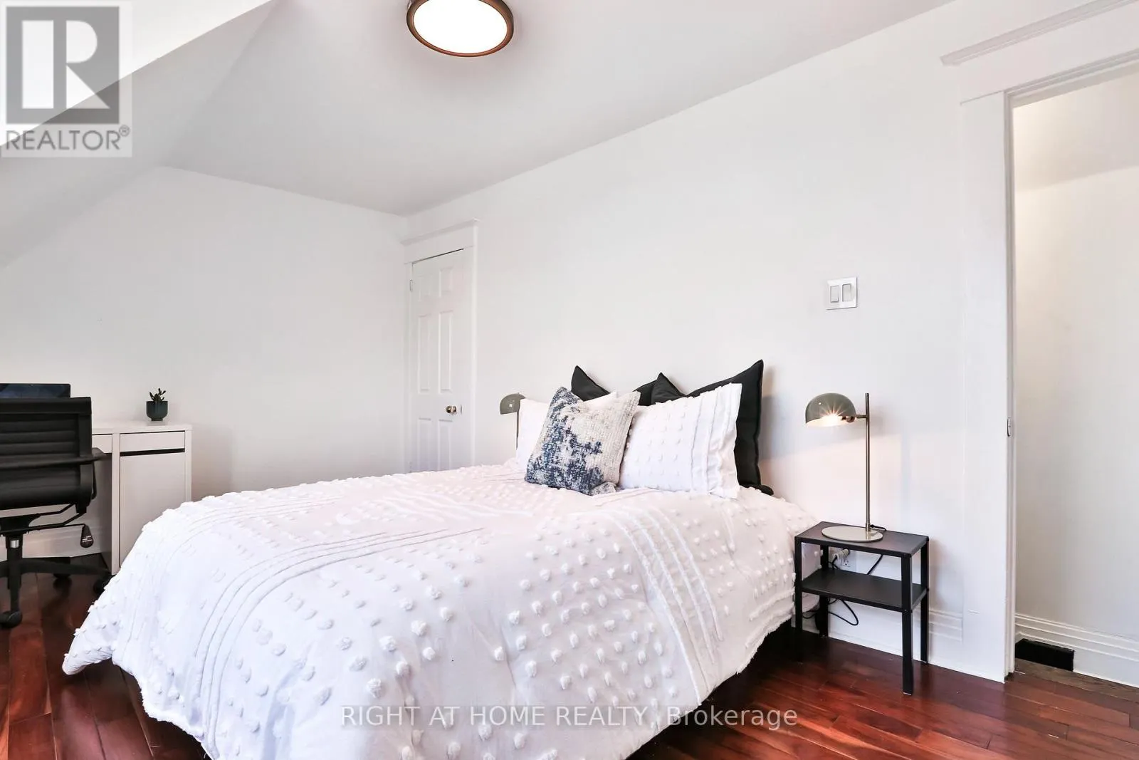 2 - 1365 LANSDOWNE AVENUE