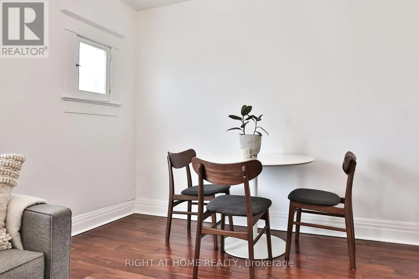 2 - 1365 LANSDOWNE AVENUE