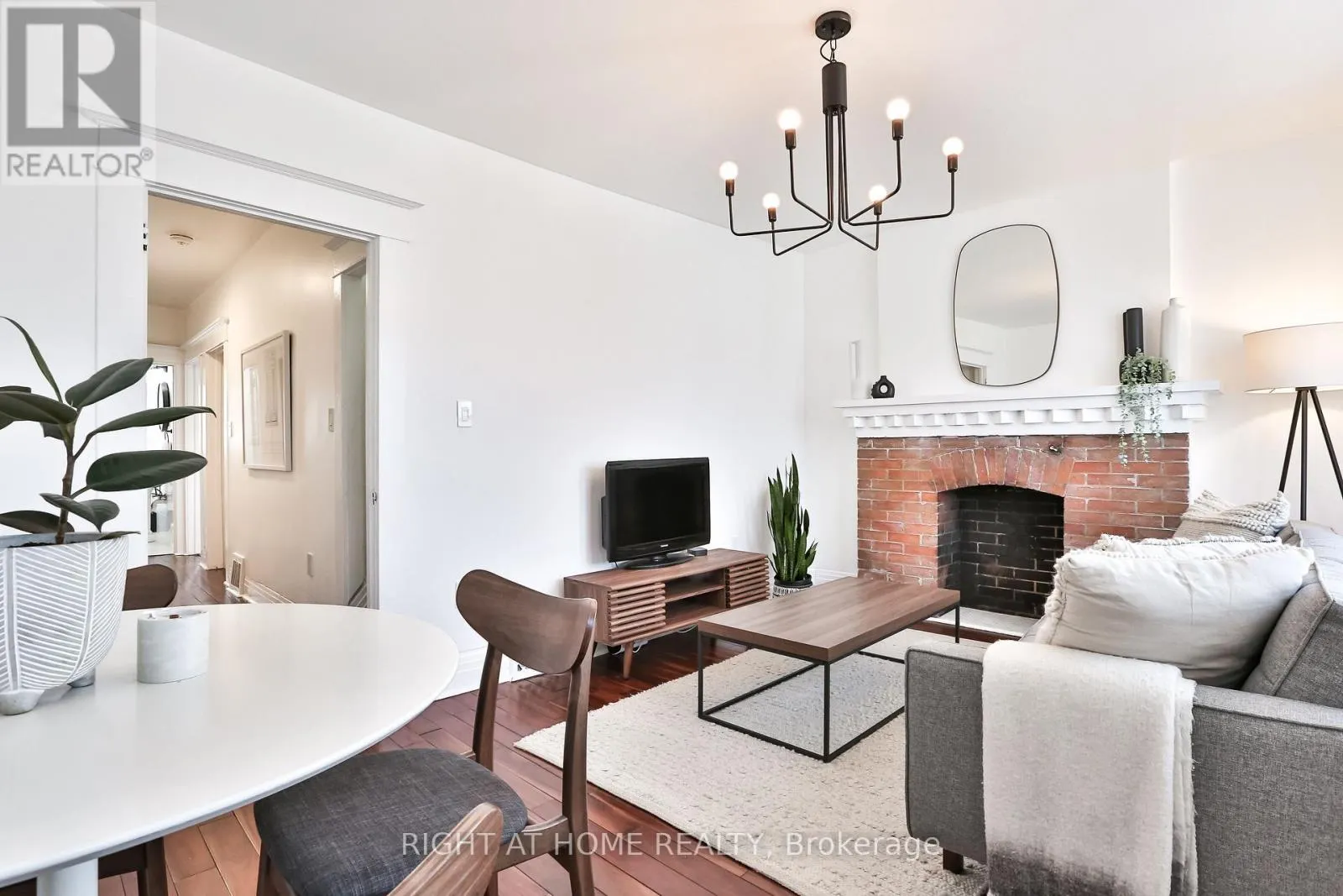 2 - 1365 LANSDOWNE AVENUE